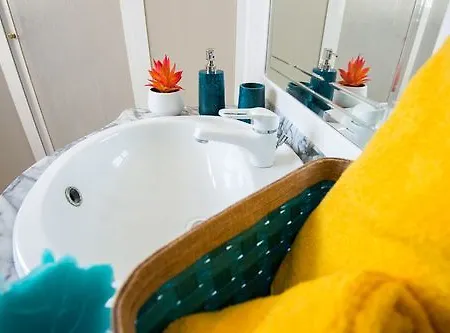 Sandhi House - Yoga & Wellness Guest house Ericeira